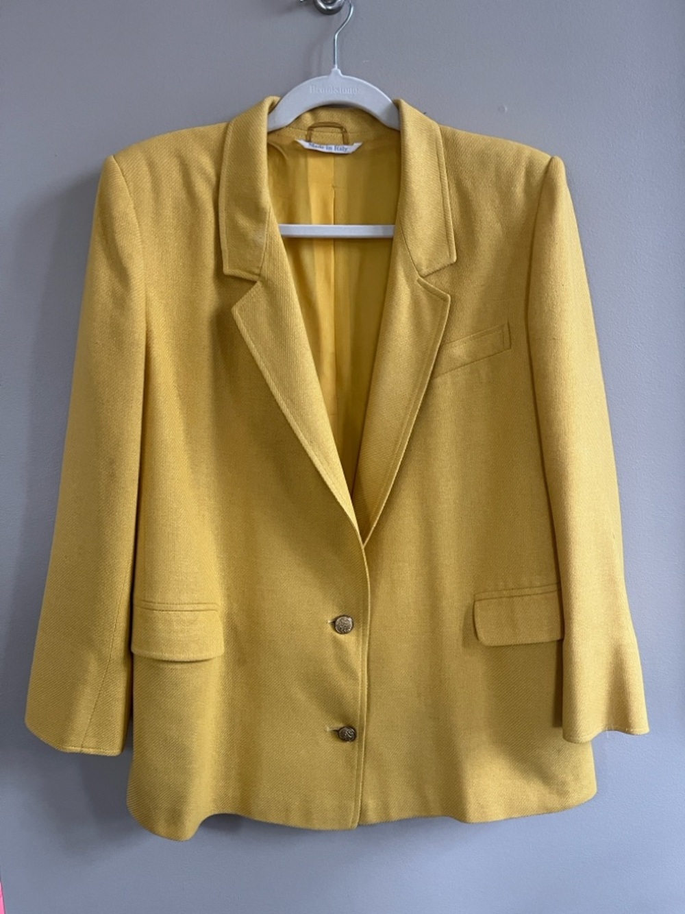 MaxMara yellow vintage silk blazer size 4- can fit a large
